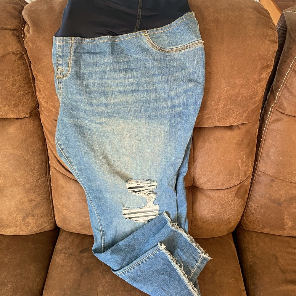 Size 18W maternity pants. Over the belly